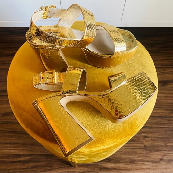 ✨✨✨ BRAND NEW✨✨✨ Michael KORS Collection Gold Python Platform Snakeskin Sandals - Picture 6 of 12